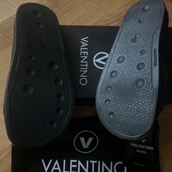 Valentino slides - Picture 3 of 3
